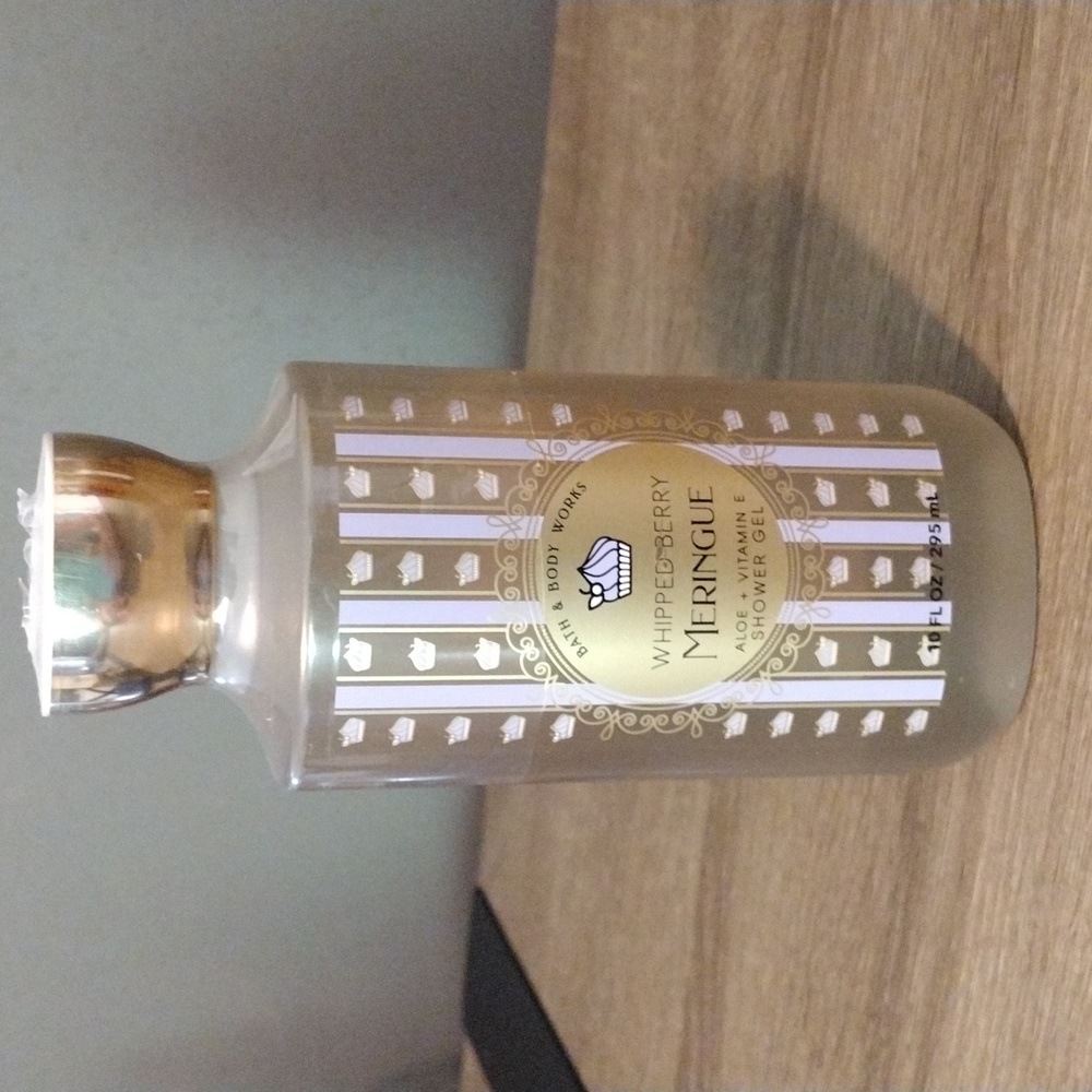 B&BW Whipped Berry Meringue